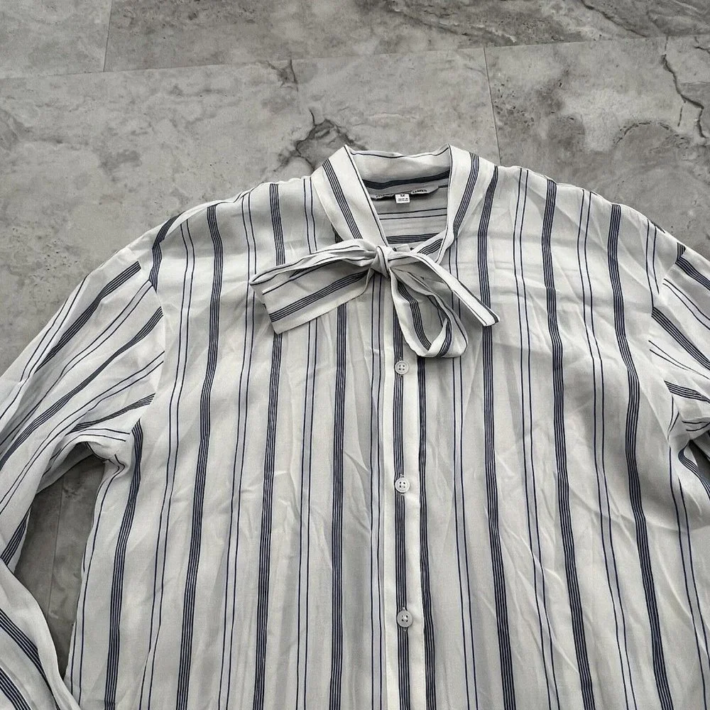 Elizabeth And James Womens Size M Blue White Stripe Tie Neck Button‎ Down Shirt - Picture 3 of 9